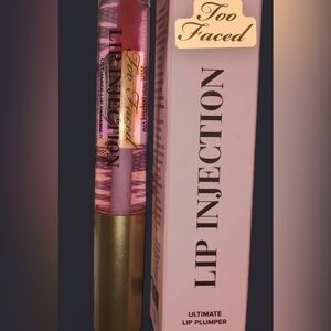 Too Faced Lip Injection Lip Plumper in Light Pink